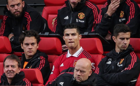 Cristiano Ronaldo en el banco de suplentes del Manchester United