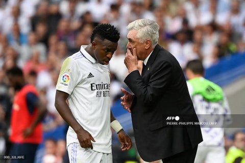 Carlo Ancelotti y Vinicius JR.