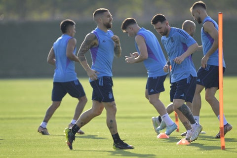 Messi en el último entrenamiento de Argentina antes del debut en Qatar