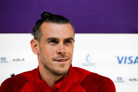 Gareth Bale en la previa de un partido de Gales en el Mundial de Qatar 2022