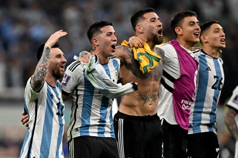 Argentina celebrando la clasificación a cuartos de final en Qatar 2022