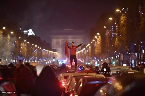 Detenidos en París tras peleas por triunfos de Francia y Marruecos