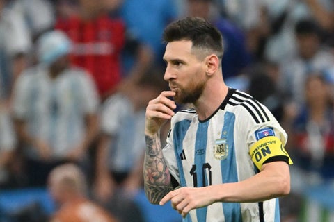 Lionel Messi en un momento del partido Argentina vs Países Bajos
