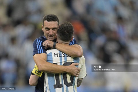 Lionel Scaloni y Lionel Messi - Mundial Qatar 2022