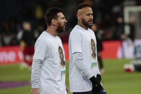 Messi y Neymar rinden homenaje a Pelé