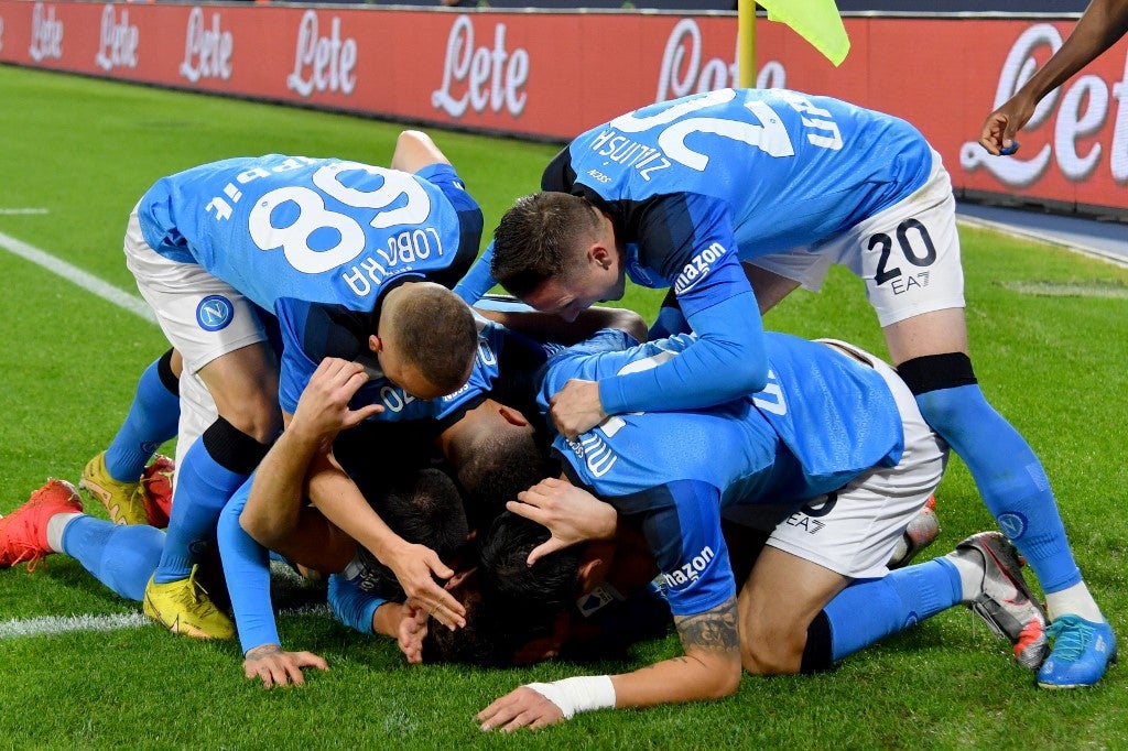 Napoli goleó a Juventus y reforzó su liderato en la Serie A