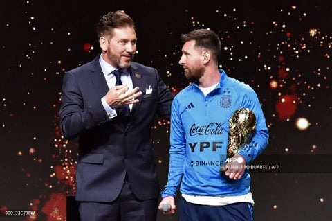 Alejandro Domínguez y Lionel Messi