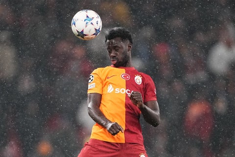 Davinson Sánchez con el Galatasaray