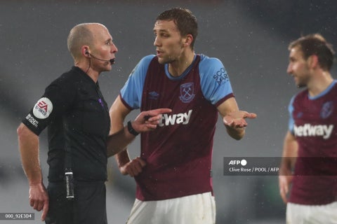 Mike Dean, árbitro inglés