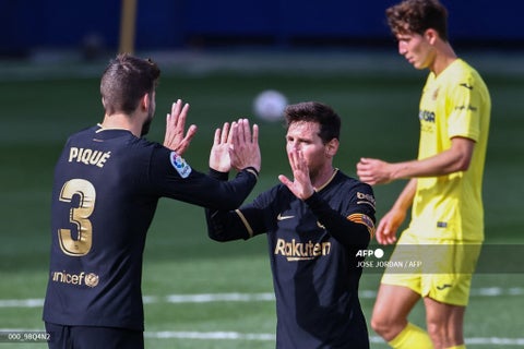 Gerard Piqué y Messi - Barcelona 2021