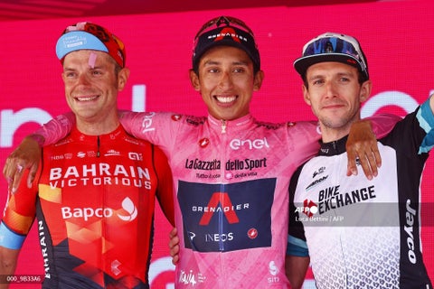 Egan Bernal, Damiano Caruso y Simon Yates
