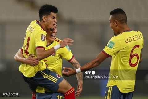 Luis Diaz, jugador de la Selección Colombia celebrando con Tesillo y Uribe