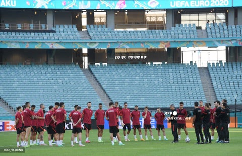 Futbolistas entrenando