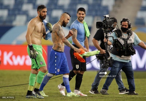 Arturo Vidal y Claudio Bravo en Chile