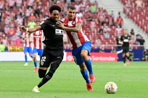 Johan Mojica vs Atlético de Madrid.