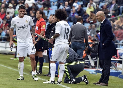 James, Marcelo y Zidane en un partido del Real Madrid