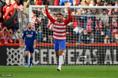Luis Suárez, autor del gol del triunfo de Granada ante el Alavés.