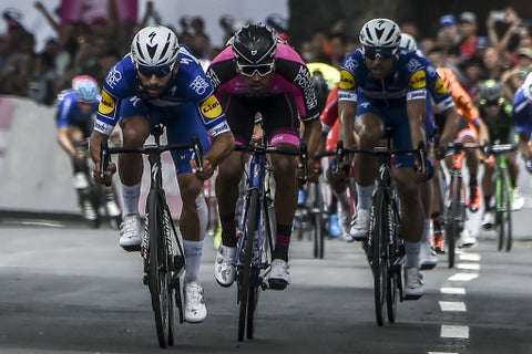 Fernando Gaviria (Col) y Maximiliano Richeze (Arg)