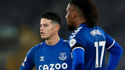 Alex Iwobi y James Rodríguez - Everton