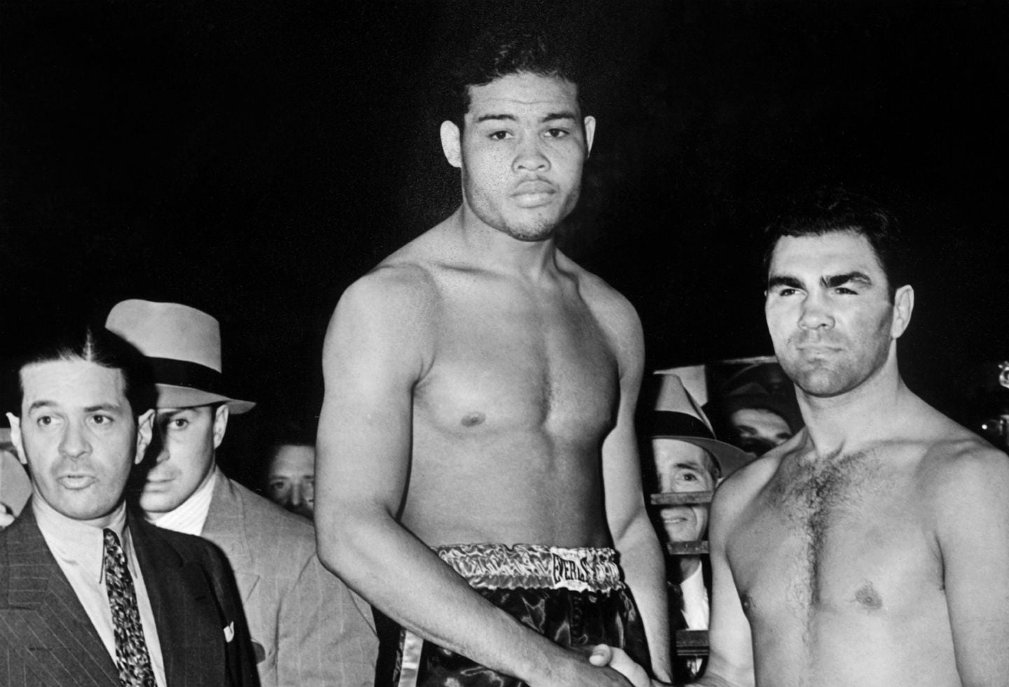 2. Joe Louis. Nació el 13 de mayo de 1914 en La Fayette, Alabama (EE.UU.). Se retiró el 26 de octubre de 1951. Falleció el 12 de abril de 1981. Tiene un récord de 66 victorias (52 nocauts), tres derrotas. Realizó 26 defensas.