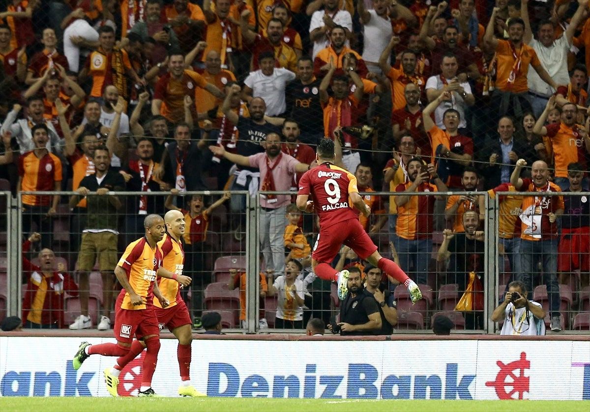 Debut de Falcao con el Galatasaray