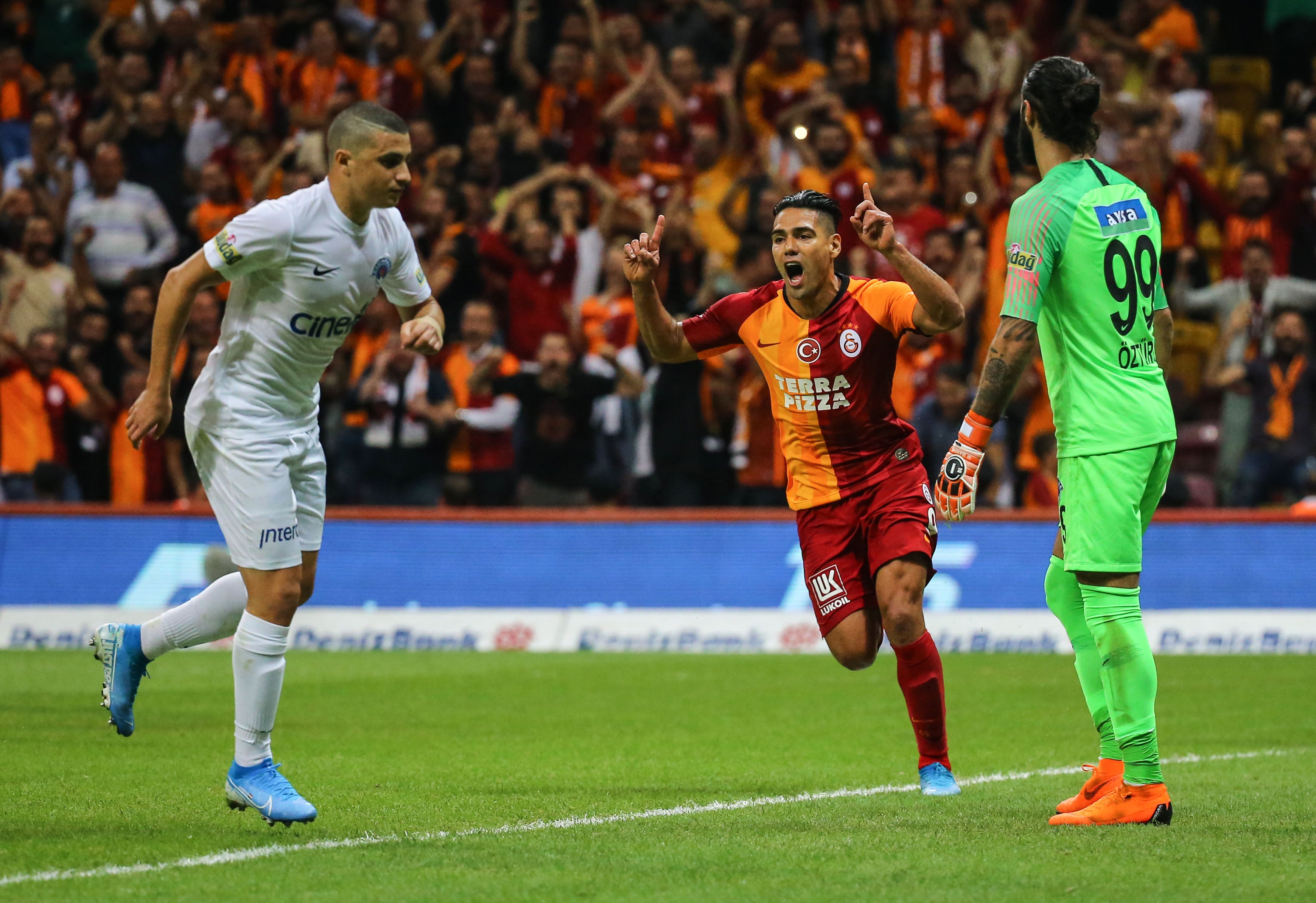 Debut de Falcao con el Galatasaray