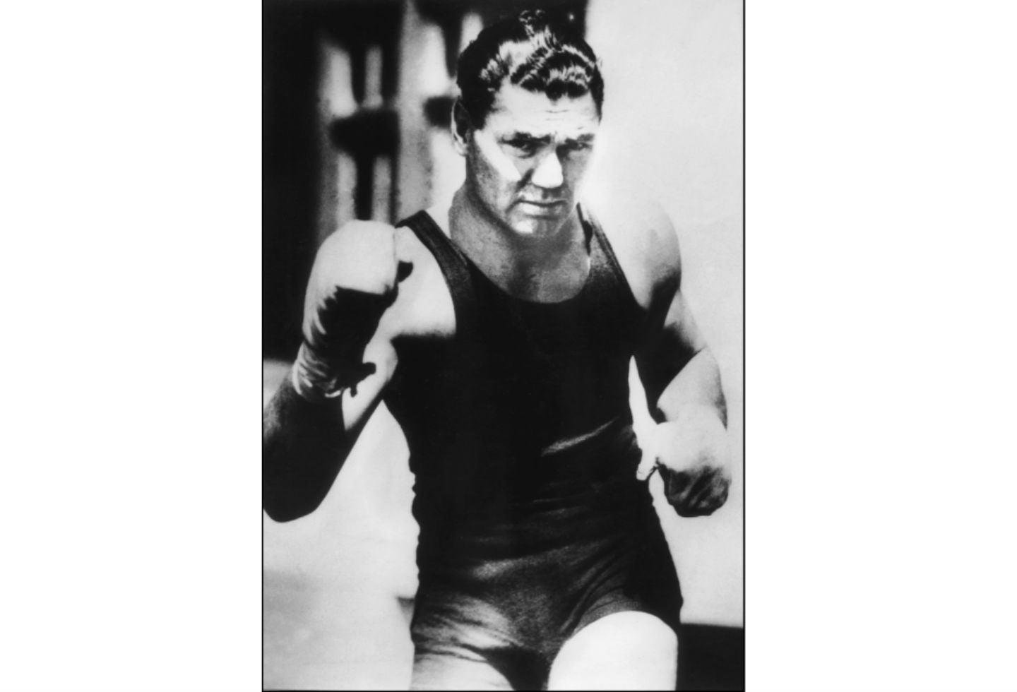 6. Jack Dempsey. Nació el 24 de junio de 1895 en Manassa, Colorado (EE.UU.). Se retiró el 22 de septiembre de 1927. Falleció el 31 de mayo de 1983. Tiene un récord de 54 victorias (44 nocauts), seis derrotas y nueve empates. Realizó cinco defensas. 