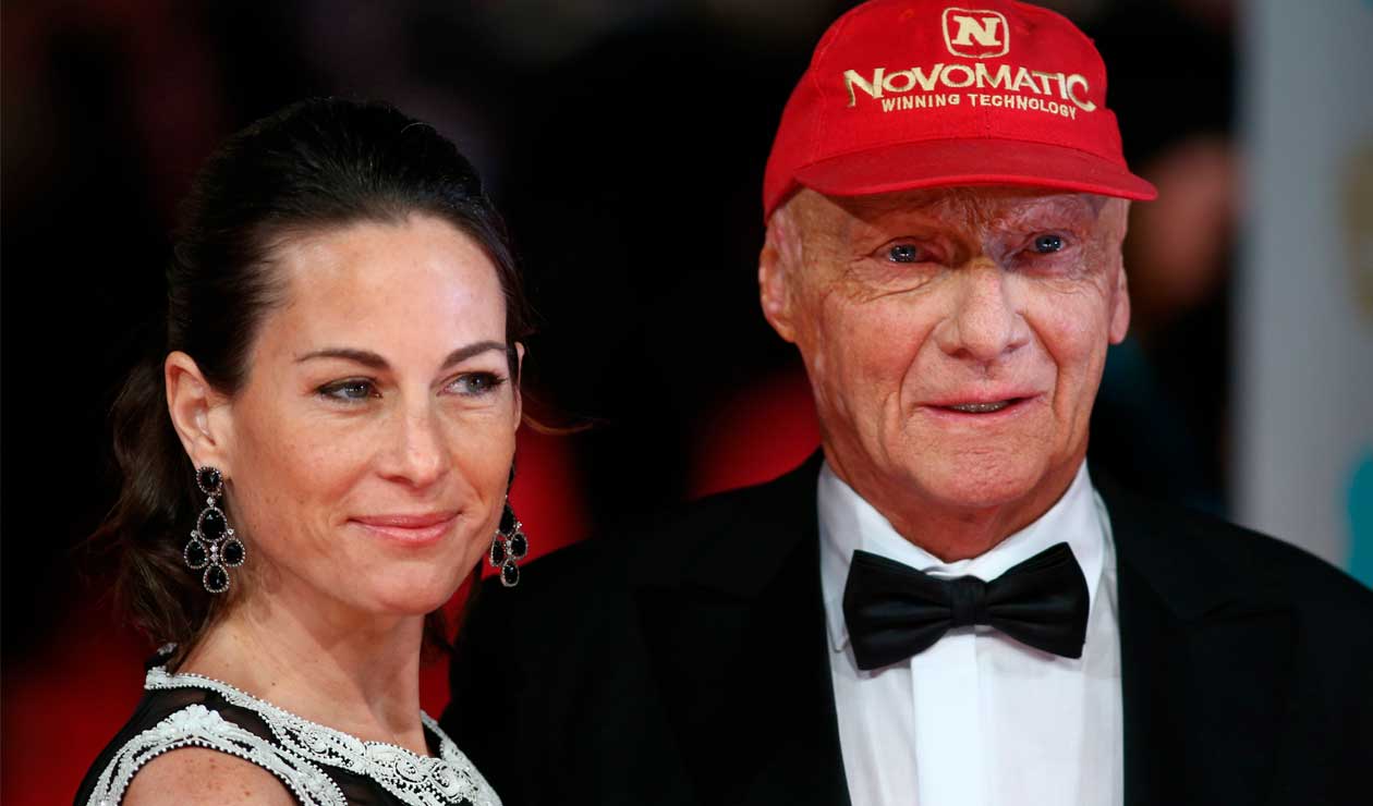 Alan Ruschel recibe la ovación de los hinchas del Barcelona en el Torneo Joan Gamper