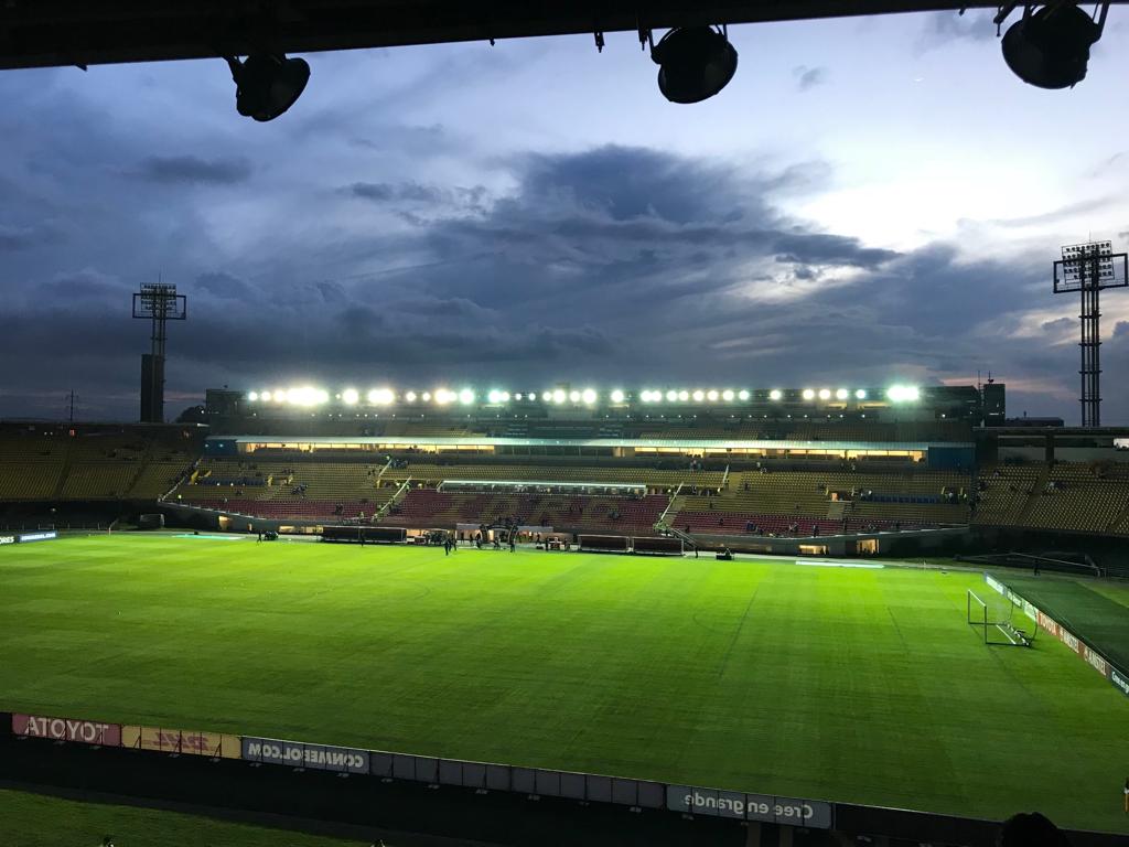 Tribuna occidental