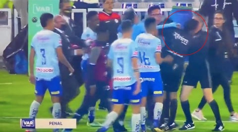 Agresión a un árbitro en la primera división del fútbol ecuatoriano