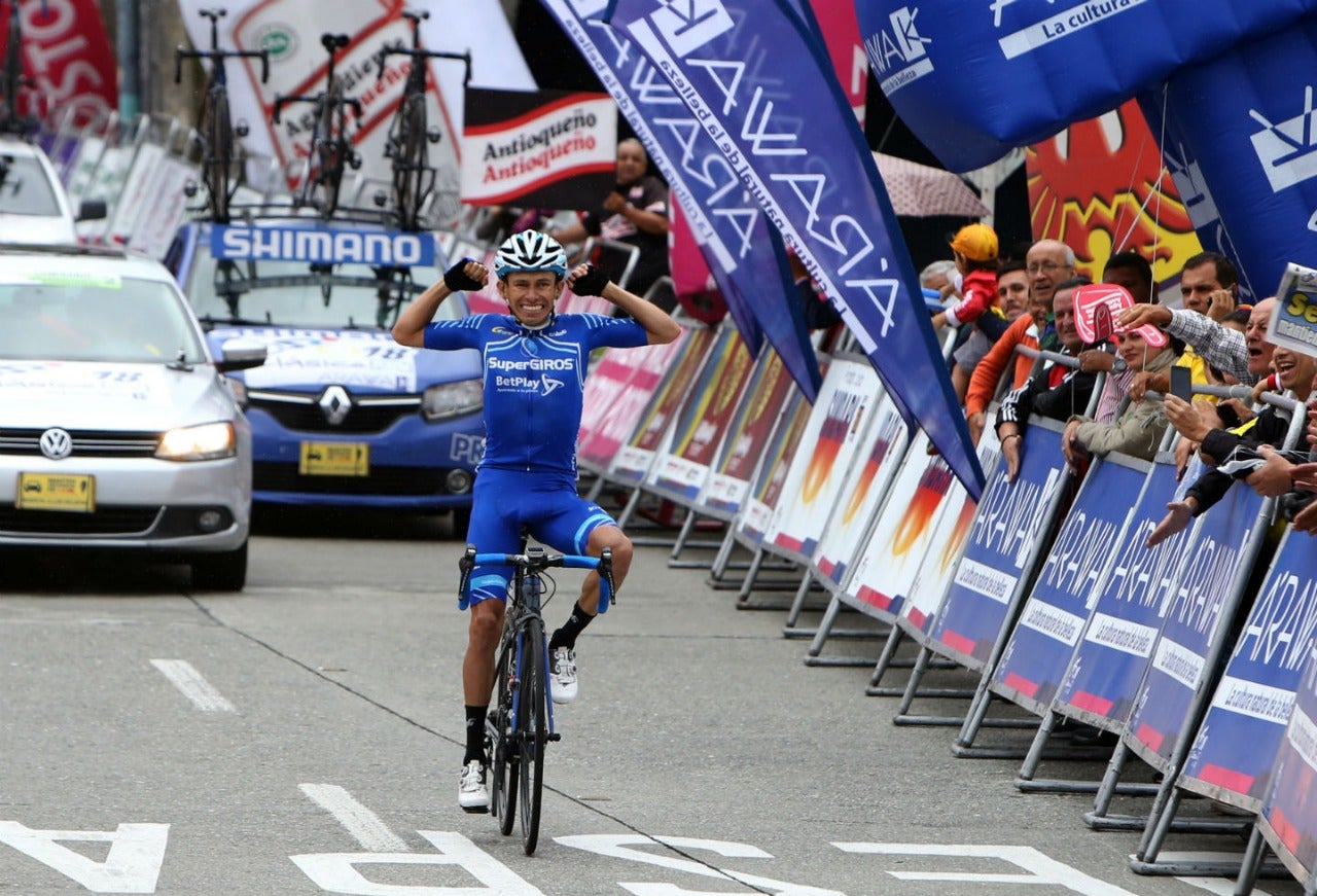 Momento en el que Chaparro ganó la séptima etapa del Clásico RCN