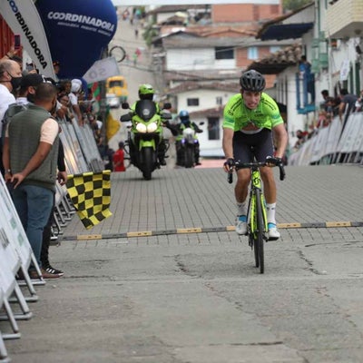 Alexander Gil ganó la primera etapa de la Vuelta a Antioquia