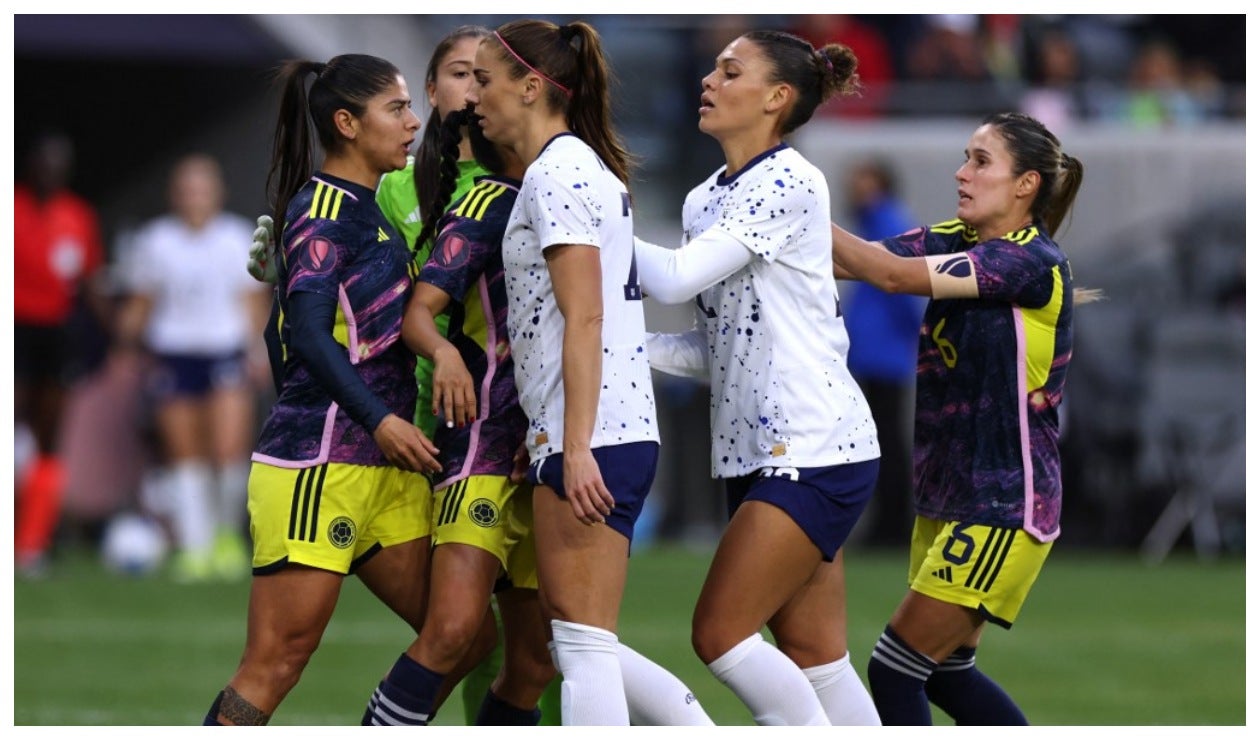 Alex Morgan cruce con Catalina Usme