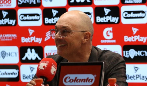 Alfredo Arias, técnico de Independiente Santa Fe en rueda de prensa