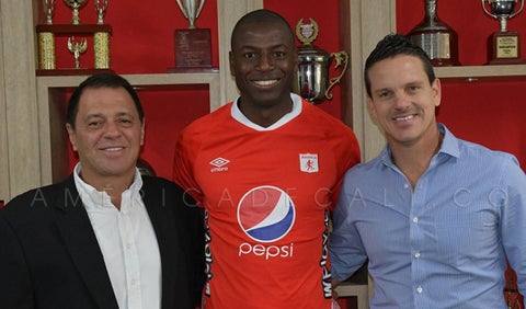Adrián Ramos, nuevo delantero del América de Cali