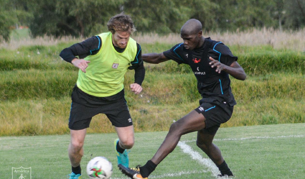 America de Cali entrenando