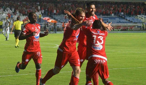 Fernando Aristeguieta celebra una de sus conquistas con América de Cali en 2019.