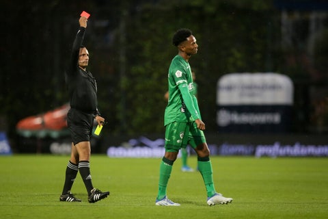 Arbitro en el partido La Equidad vs Unión Magdalena