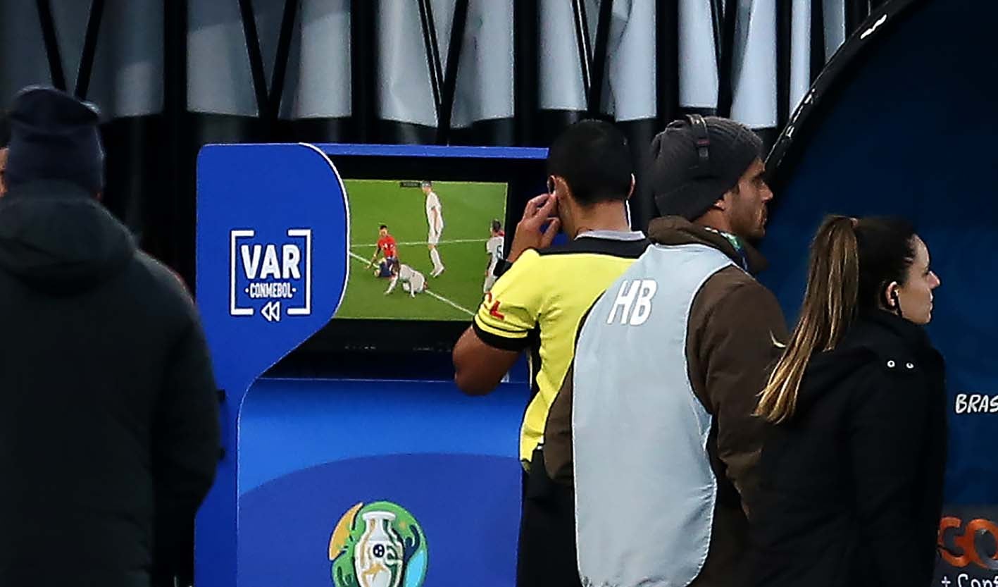 VAR en Argentina vs Chile