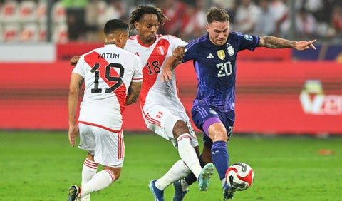 Argentina venció a Perú y clasificó líder a cuartos de la Copa América