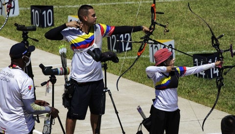 Valentina Acosta y Daniel Pineda, arqueros colombianos