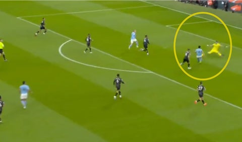 Atajada del Dibu vs Manchester City