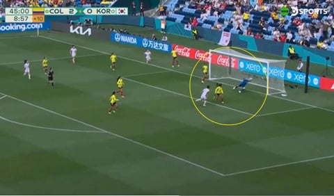 Atajada de Catalina Pérez en el Mundial Femenino