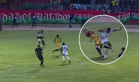 Se enredó todo: Audios del VAR confirmaron polémica en gol de Falcao