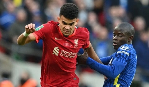 Luis Diaz y Kanté en la final de la Carabao Cup.