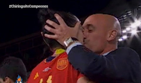 Beso de Luis Rubiales a jugadora Jenni Hermoso