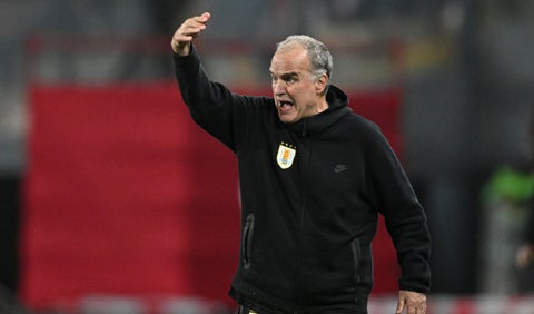 Uruguay confirmó decisión en futuro de Bielsa tras derrota ante Perú