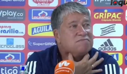 Bolillo Gómez en rueda de prensa con Junior