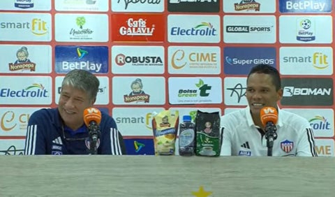 Bolillo y Bacca en rueda de prensa con Junior