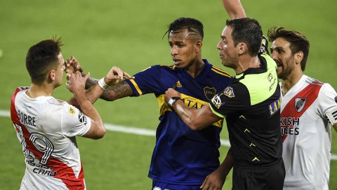 Santos Borré vs Sebastián Villa, en el River - Boca